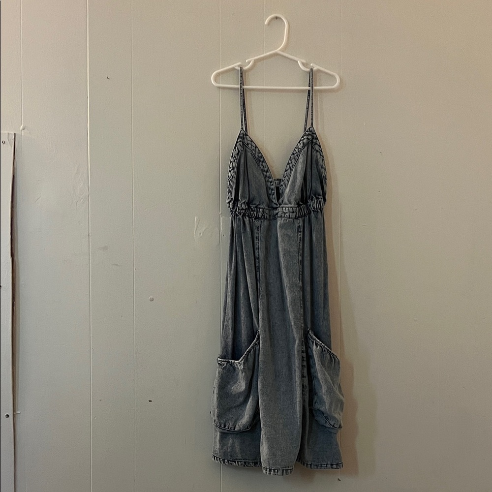 Stylish Denim Dress with Pockets